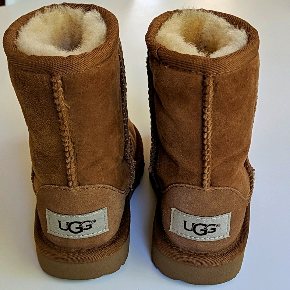 UGG Classic Short Shearling Boots-Walker-Toddler